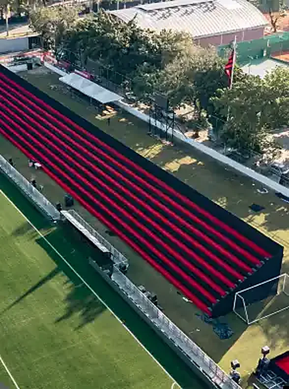 Arquibancada montada em estádio de futebol
