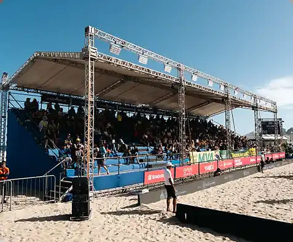 Piso deck montado sobre a areia